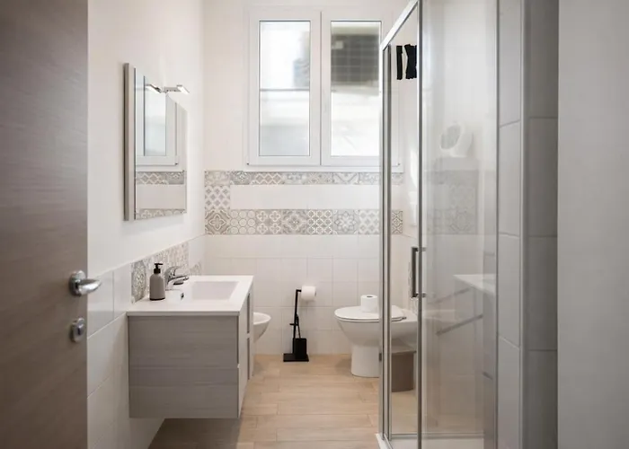Apartment Elegant 2-bedroom Near Metro, Walk To Colosseum *