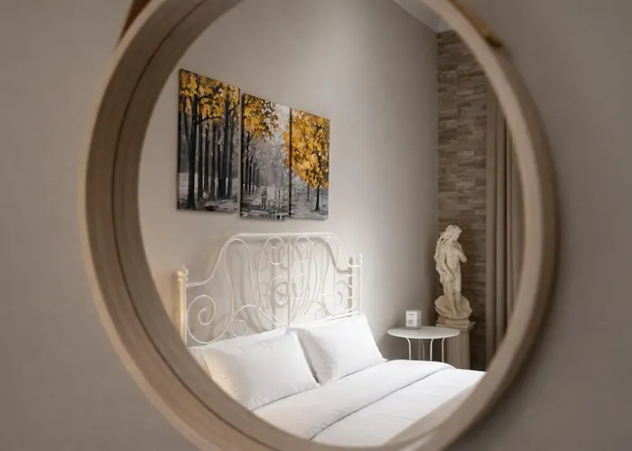 Apartment Elegant 2-bedroom Near Metro, Walk To Colosseum *