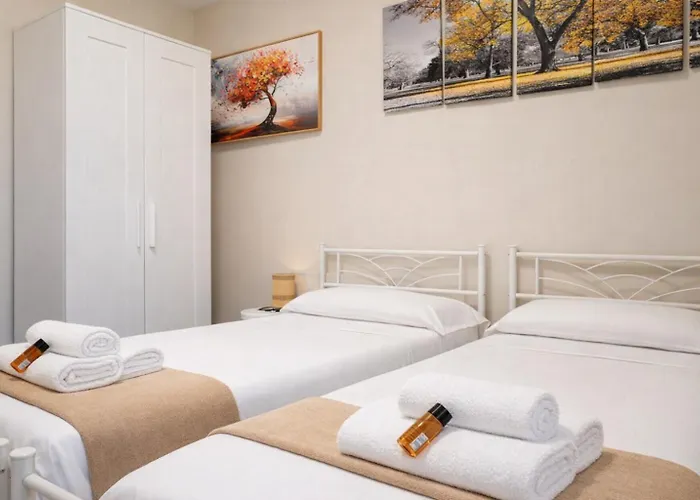 Elegant 2-bedroom Near Metro, Walk To Colosseum Rom
