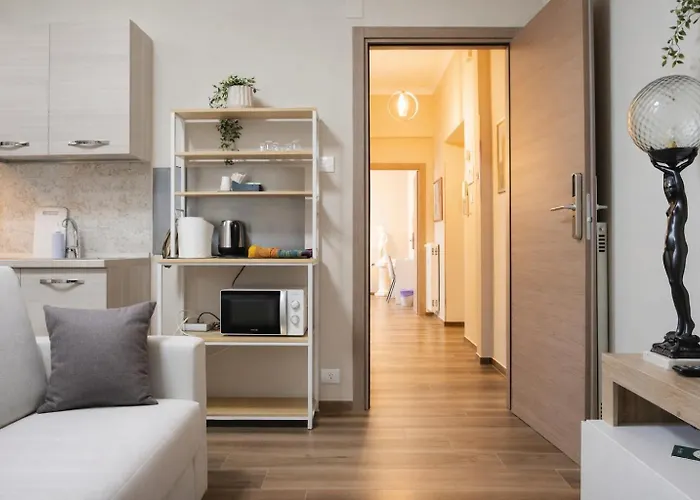 Apartment Elegant 2-bedroom Near Metro, Walk To Colosseum