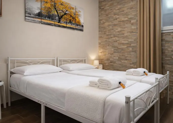Apartment Elegant 2-bedroom Near Metro, Walk To Colosseum *